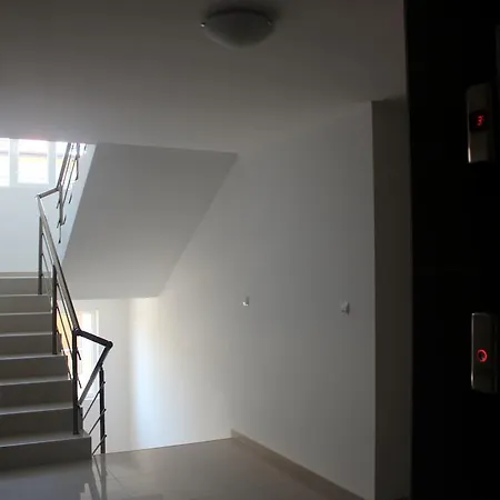 Martin アパート ポモリエ